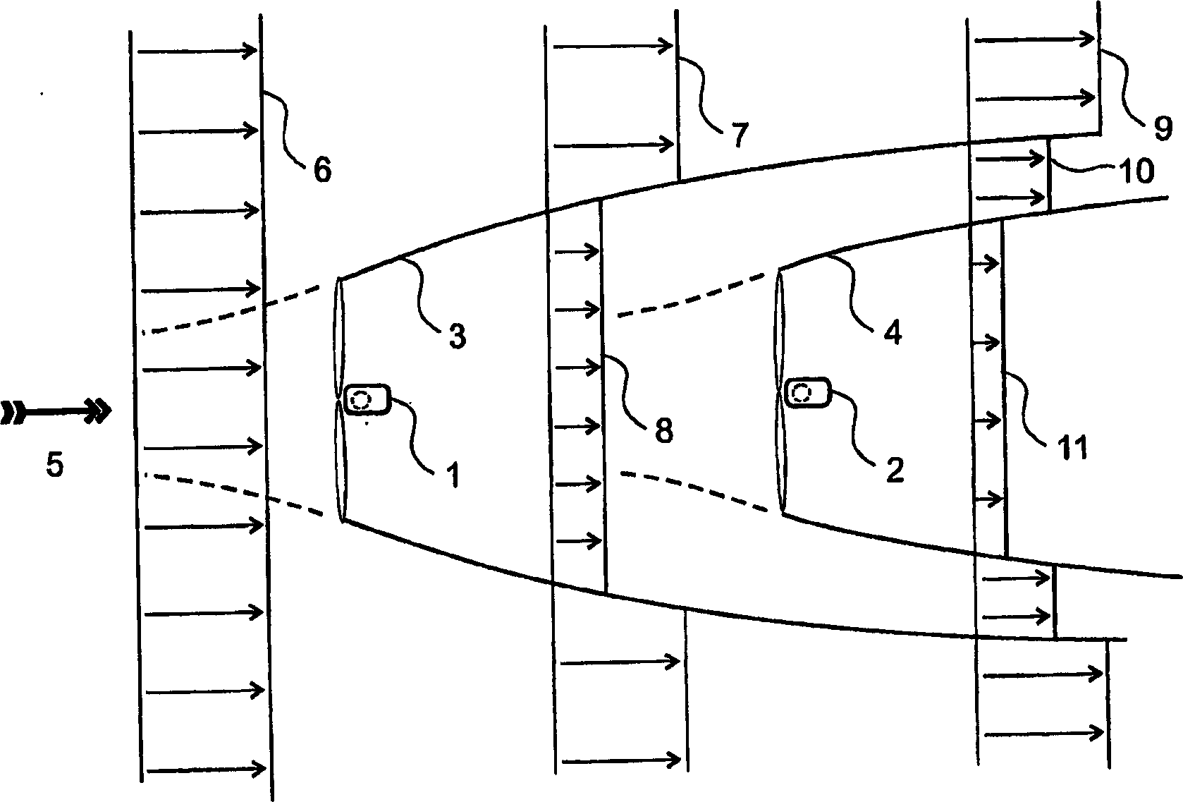 Method and installation for extracting energy from a flowing fluid