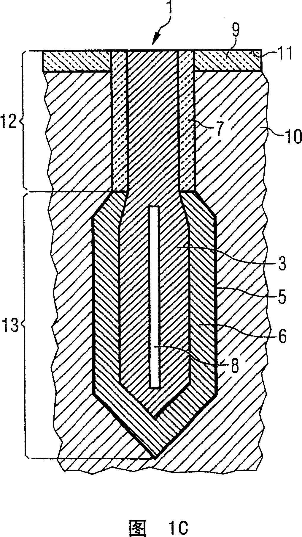 Groove capacitor and its manufacture