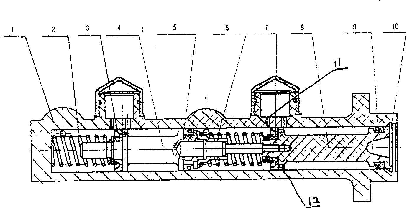 Double-pipe line hydraulic brake main cylinder