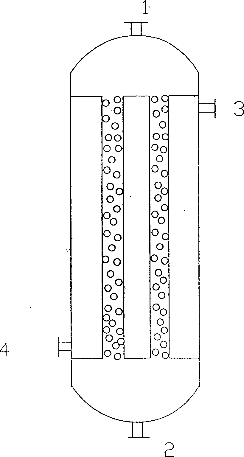 Method of producing carbon monoxide and hydrogen using methanol and reactor used