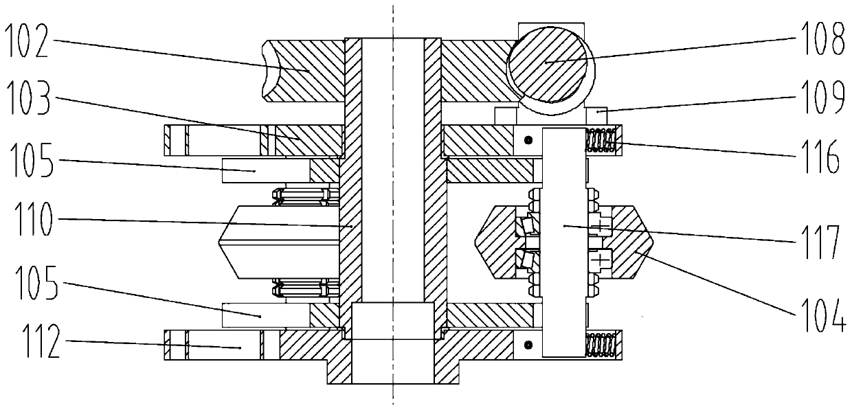 Inner spinning feeding device for bottom plate of opposite-wheel driving power spinning equipment