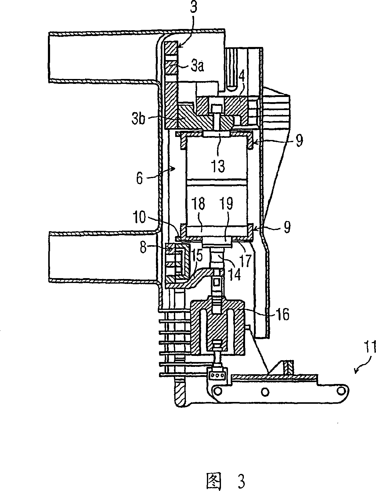 Fixing device with field control characteristic