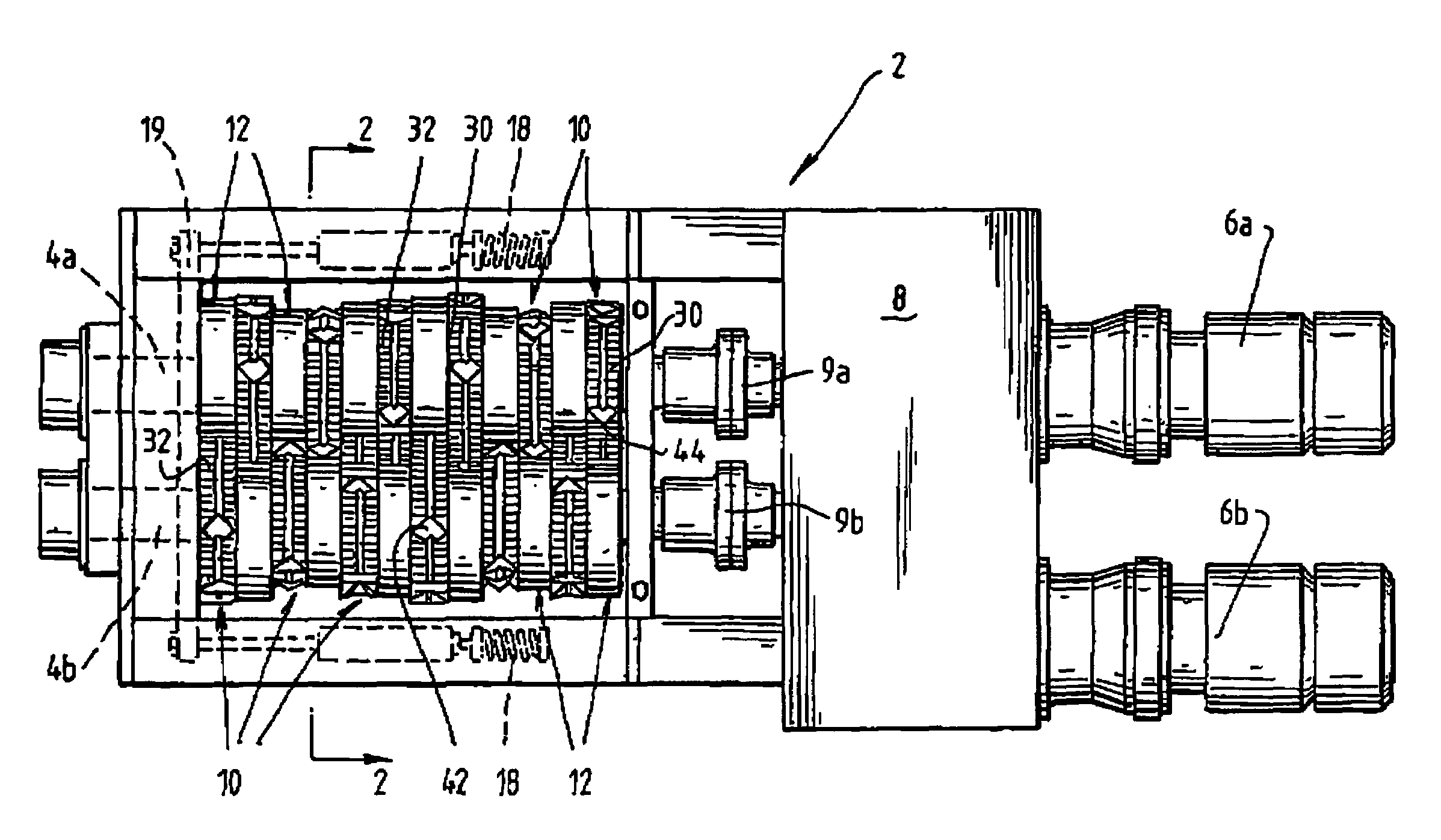 Self cleaning shredding device having movable cleaning rings