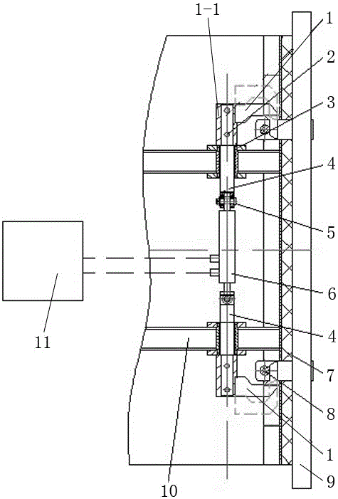 Rear door locking device of self-unloading muck truck