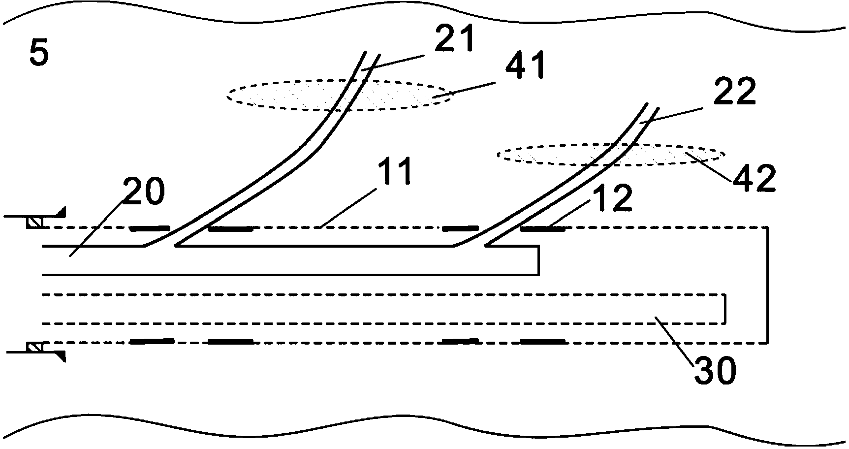 Method and well network structure for improving steam assisted gravity drainage for extracting heavy oil reservoirs by aid of solvents