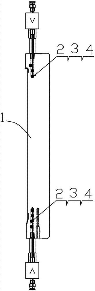 Highlight injection mould heating and cooling device and heating and cooling method thereof