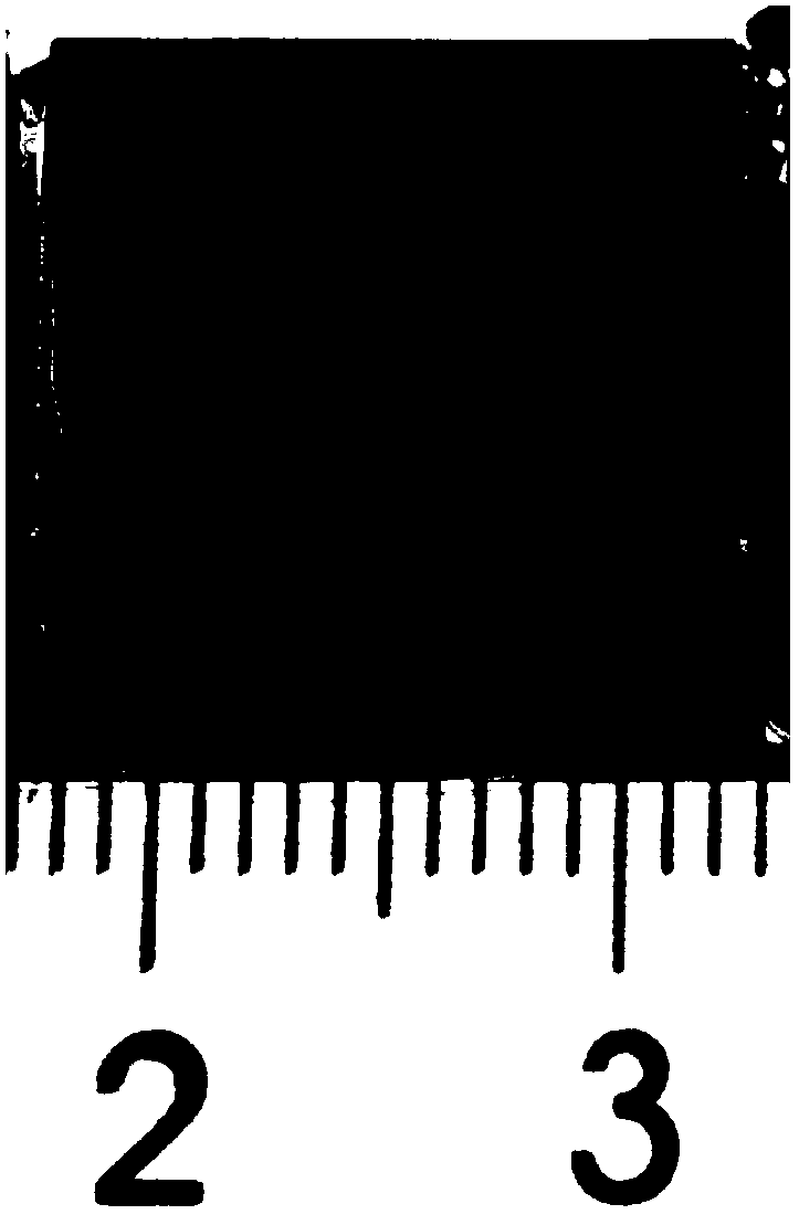 Method for preparing surface-enhanced Raman scattering substrate by solution method and application