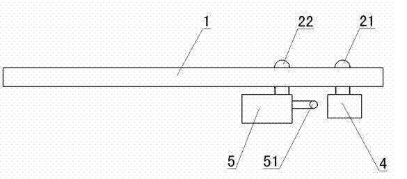 Rolling-type wheel cleaning device