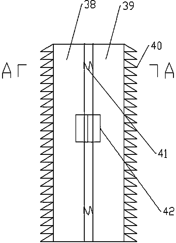 Automatic decompression device of rubber extruding equipment