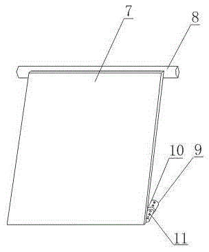 Reflective screen capable of improving strawberry illumination intensity