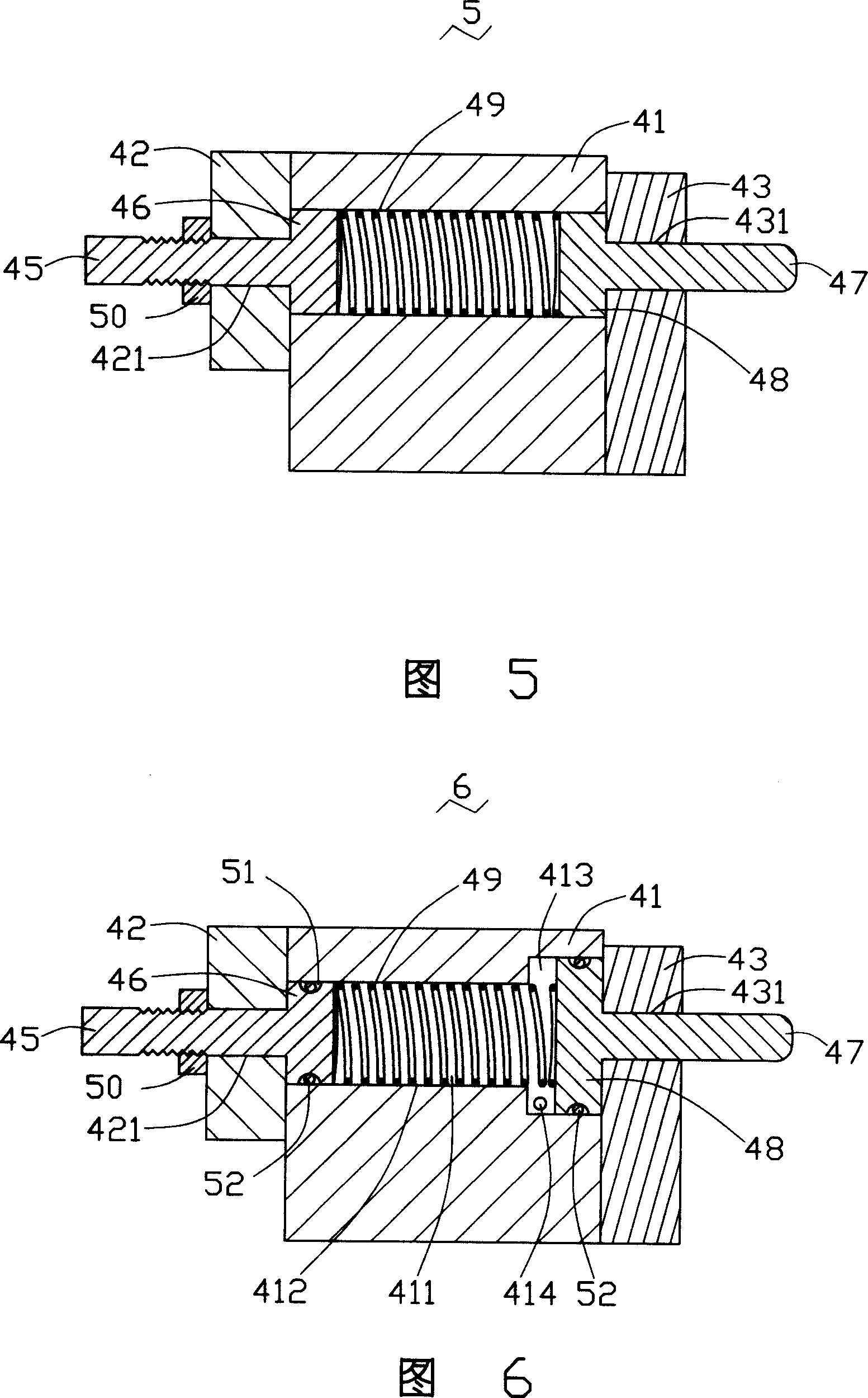 Adjusting device for rotating mould