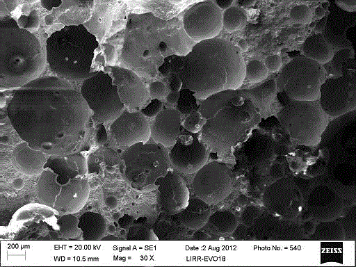 Magnesium aluminate spinel light refractory castable and production method thereof