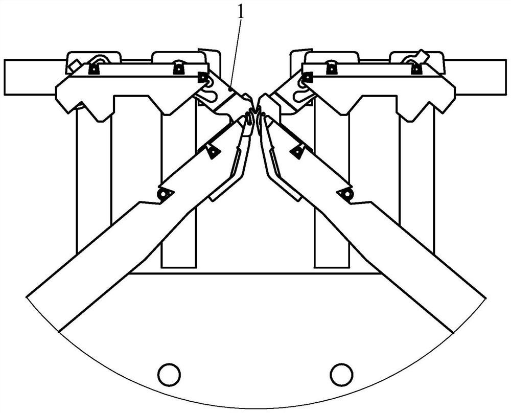 Yarn pressing device and working method of flat knitting machine