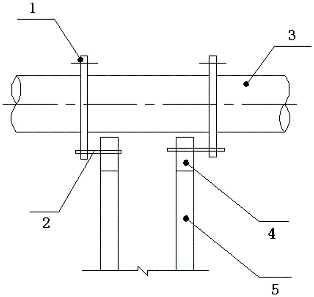 Large-span support method and device of medium-caliber self-bearing straight steel pipe bridge