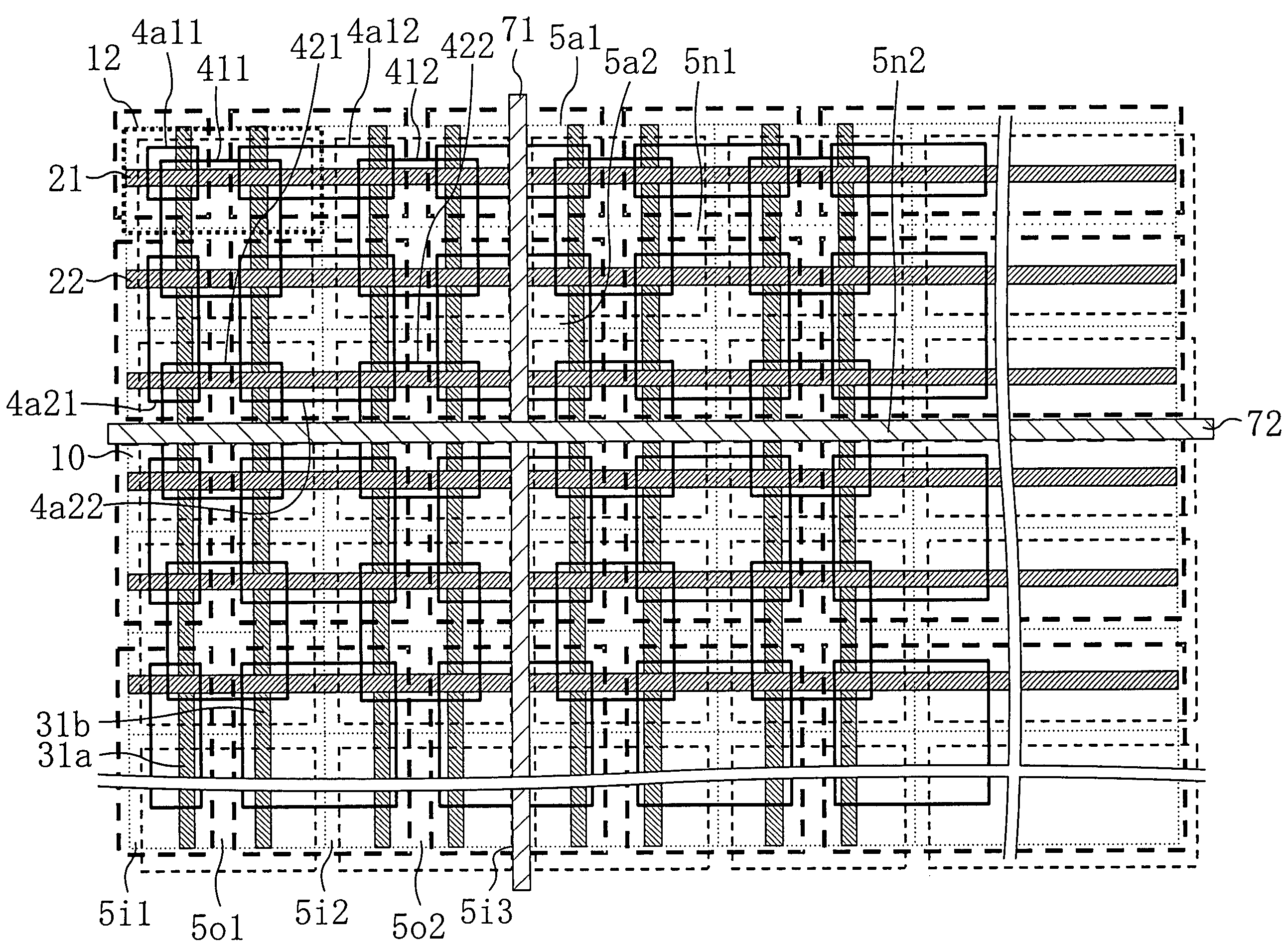 Semiconductor device having a layout configuration for minimizing crosstalk