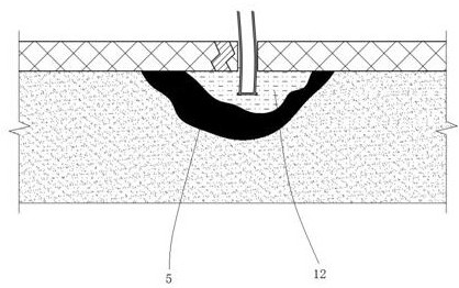 Desilting, grouting and reinforcing method for cracks of pavement with empty bottom