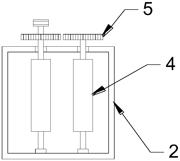 Pretreatment device used before solid garbage transportation