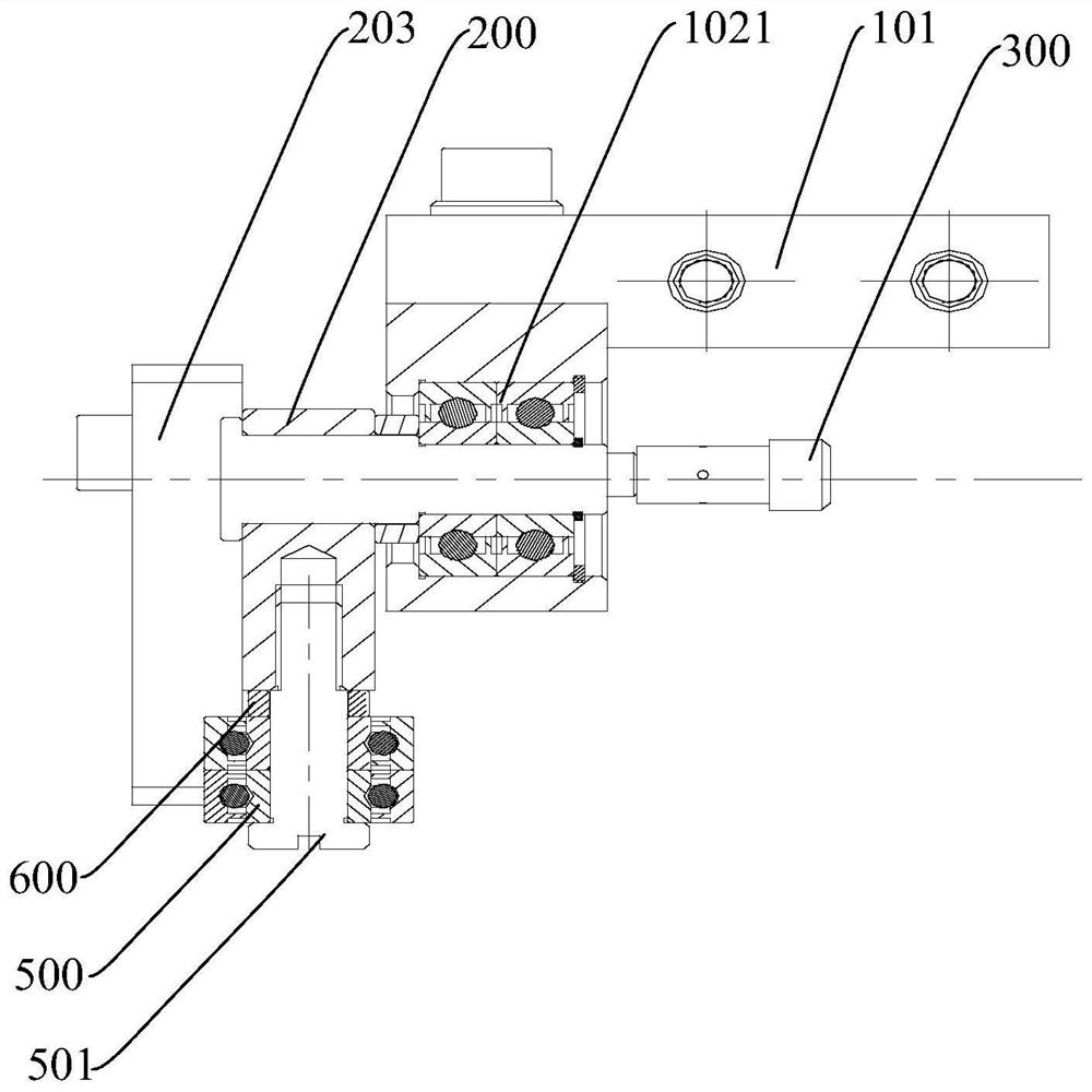 Deviation correction sensor and tobacco shred conveying device