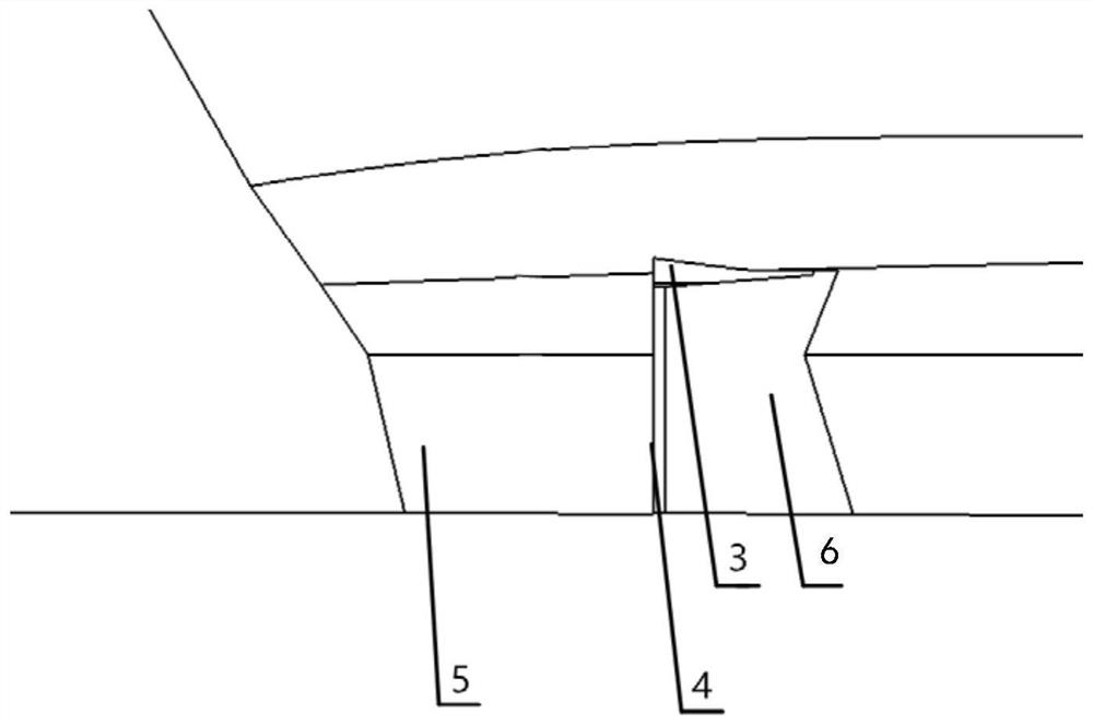 A self-absorbing strut structure applied to small waterplane area catamaran