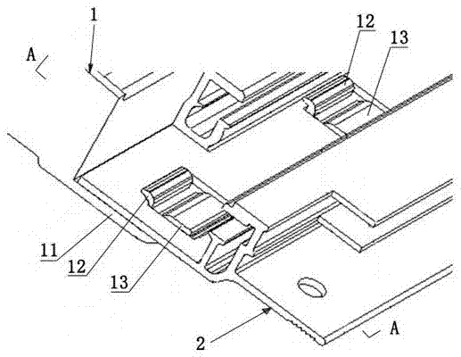 The installation structure of the car sunroof rear drain and the sunroof glass chute