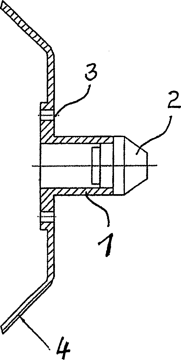 Device for exciting centrally focused reflector antenna