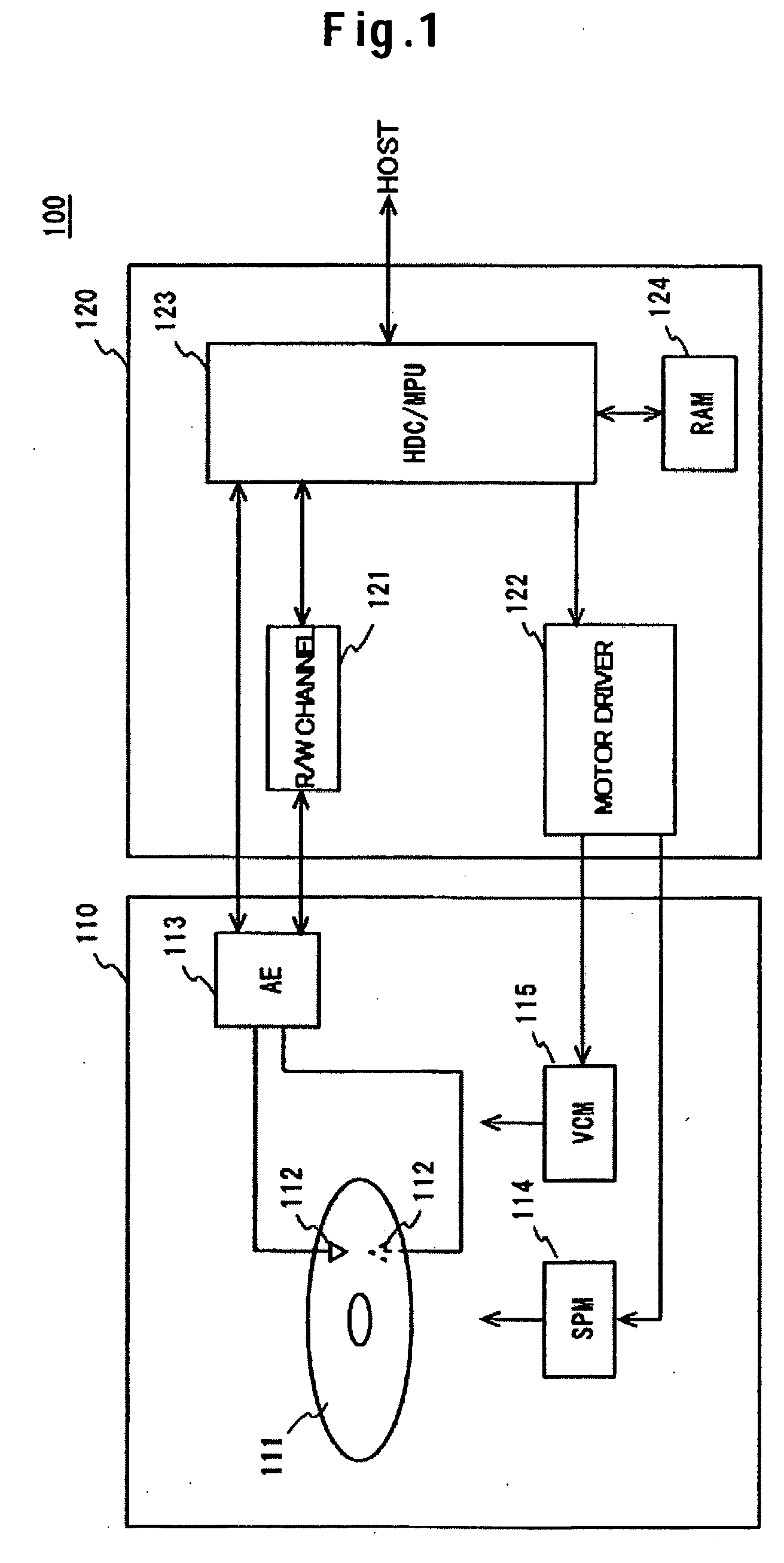 Data storage device and control method therefor involving flying height