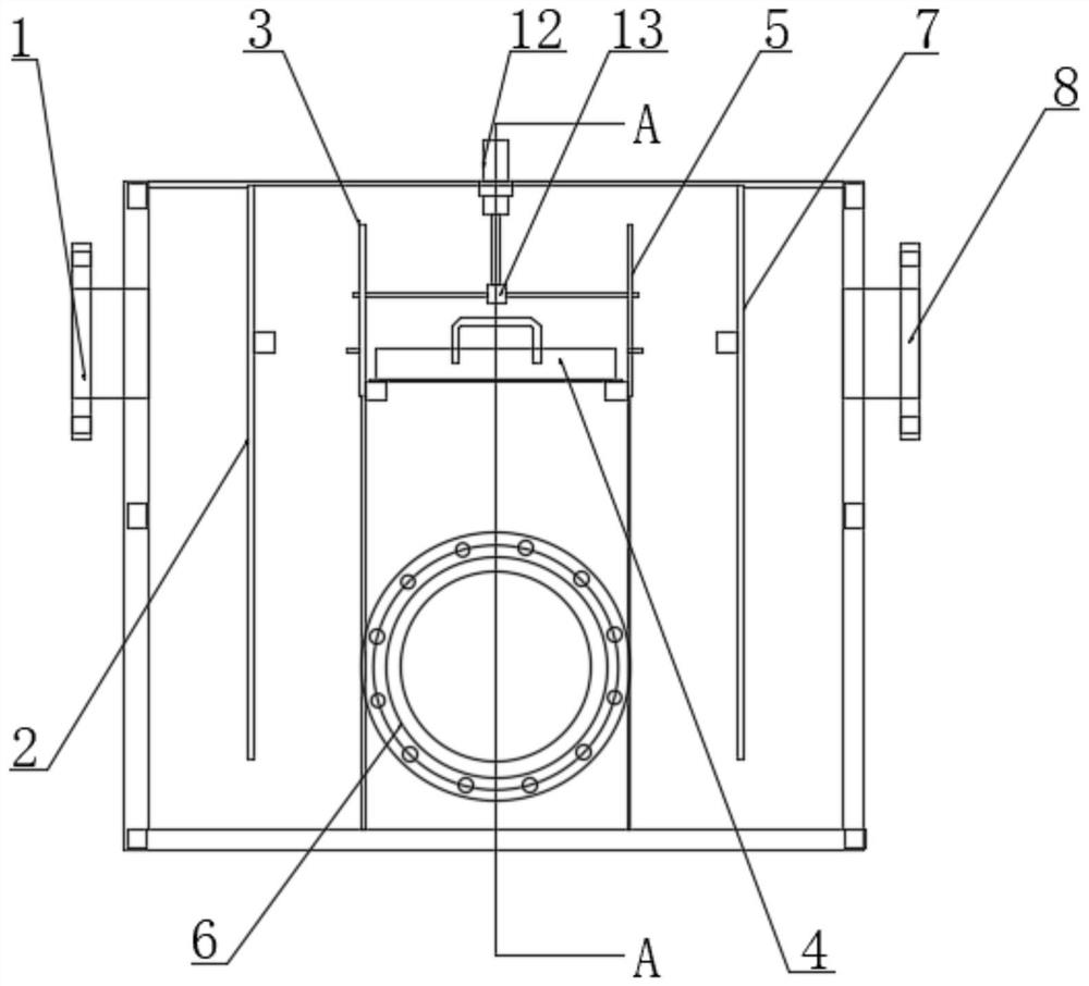 Water segregator device capable of accurately controlling water inlet proportion, and adjusting method