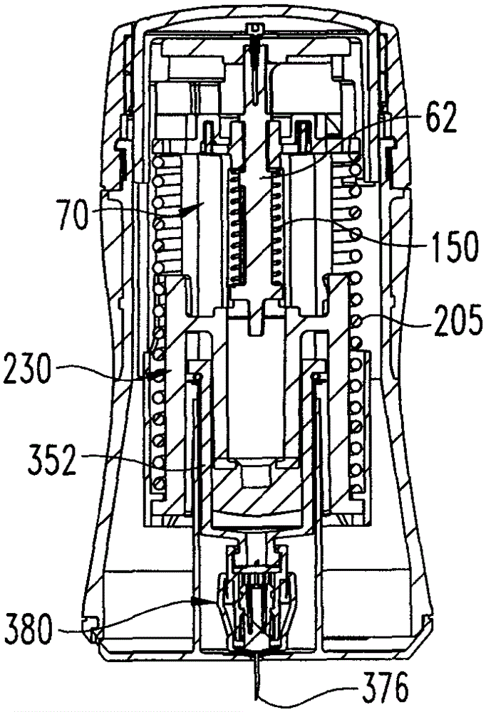 Delay mechanism suitable for compact automatic injection device