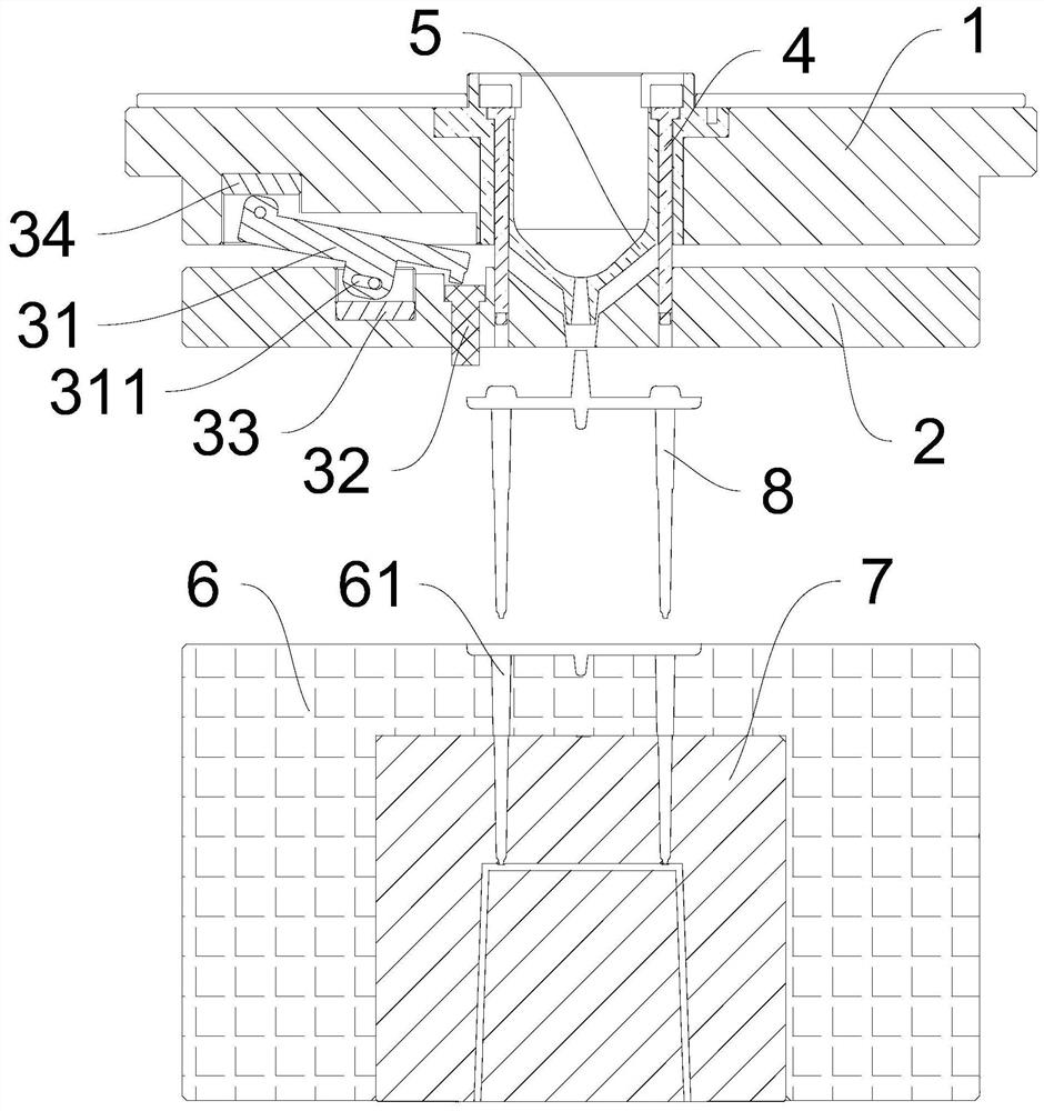 Automatic discharging device for drainage opening material of three-plate mold