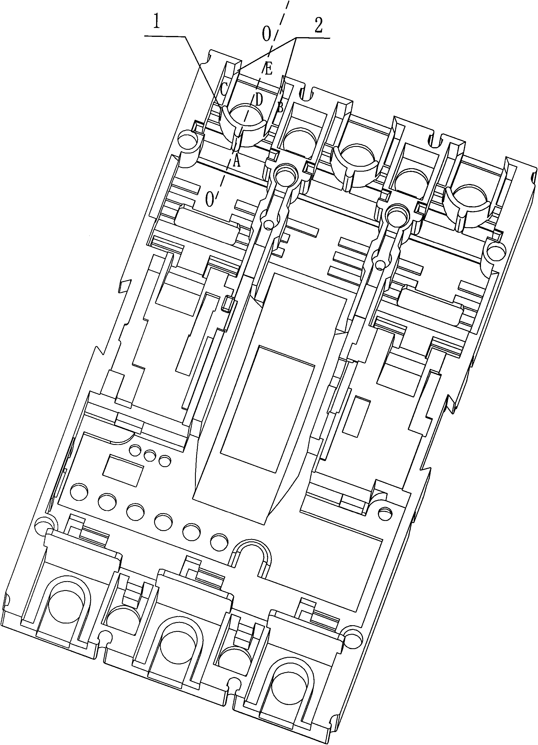 Structure for reducing flashover length of moulded case circuit breaker