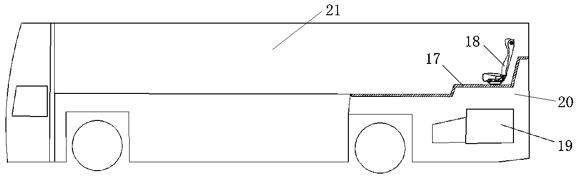 Sound insulation structure of engine cabin and passenger car using same