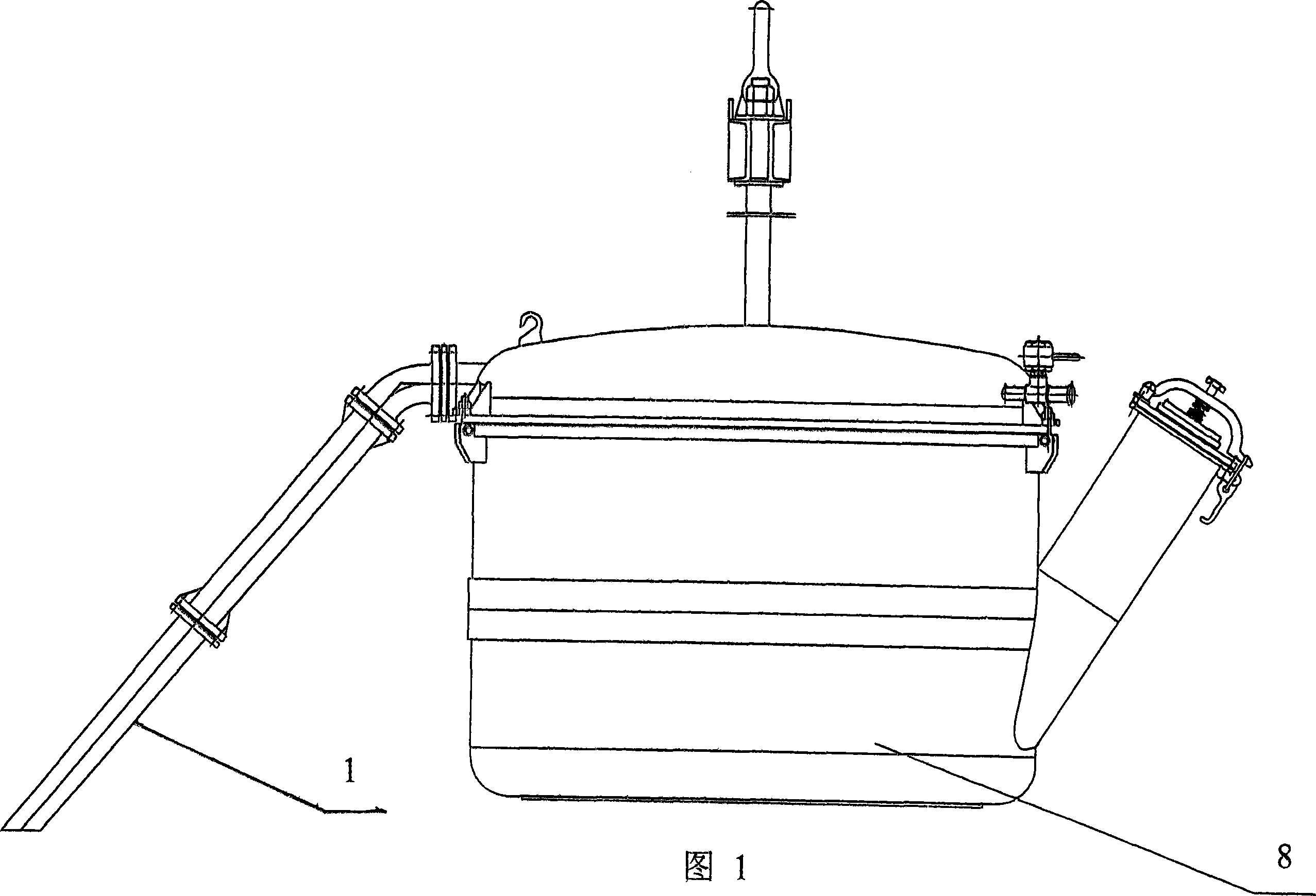 Method and device for preventing aluminum tapping two-man ladle absorbing electrolyte