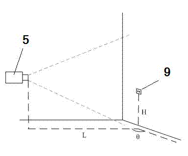 Robot automatic charging device and robot automatic charging method