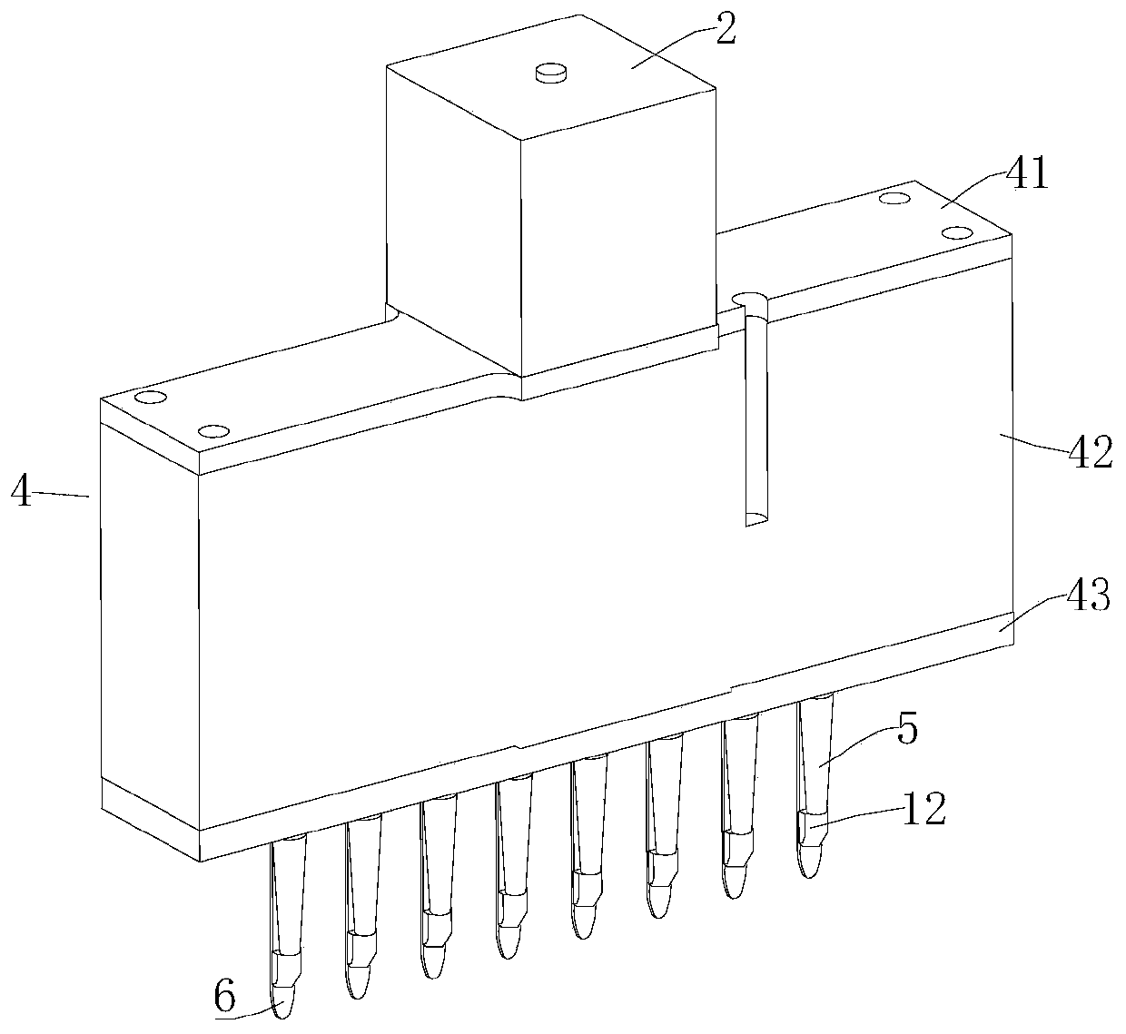 Auxiliary device for moving larvae