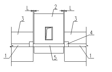 Treatment method and cast structure for contact position of retaining wall with workshop column foundation