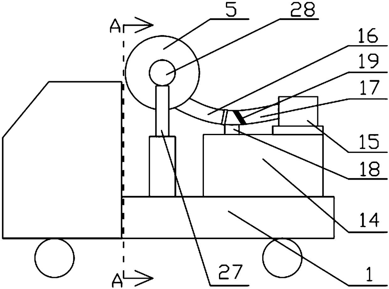 Branch pruning machine for green belts