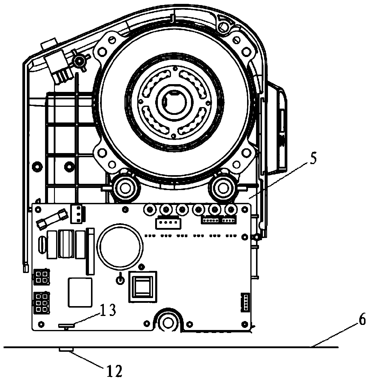 Sewing machine and machine head turnover protective device thereof