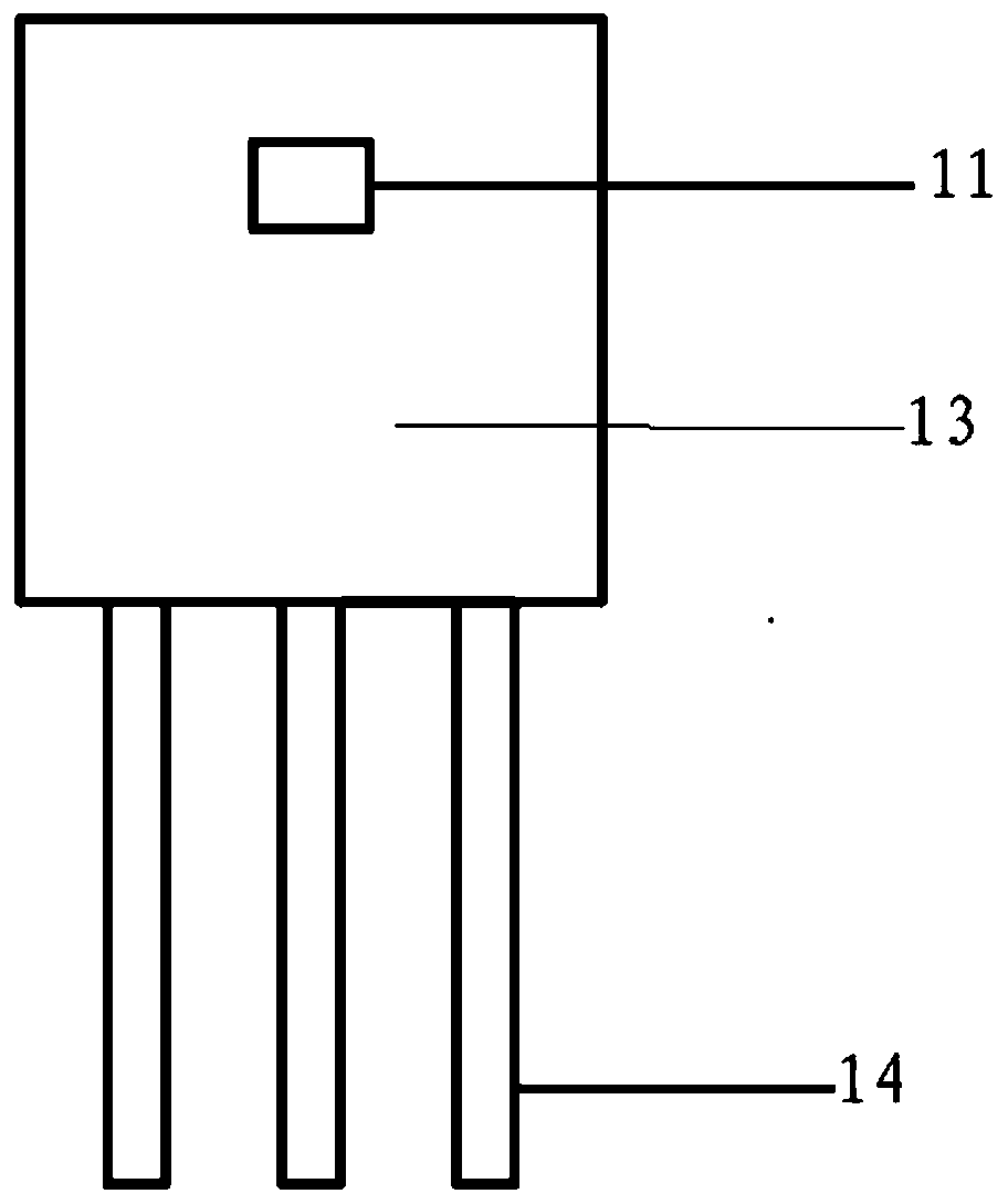 Sewing machine and machine head turnover protective device thereof