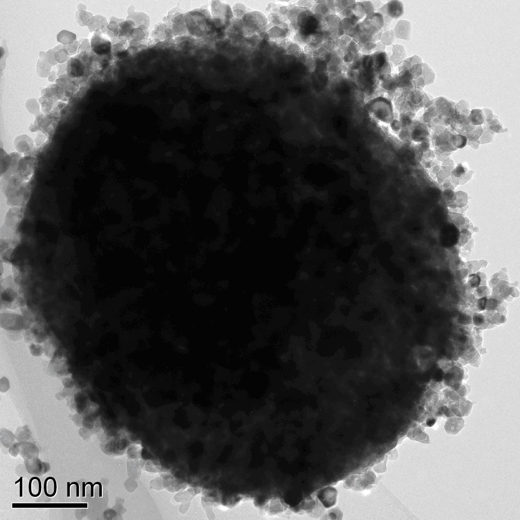 Method for preparing visible light responding spherical titanium dioxide composite photocatalyst with nickel oxide supported on surface