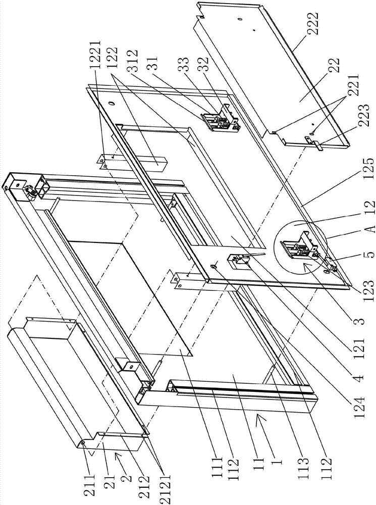 Automatic vending machine with anti-theft structure at fetching hole