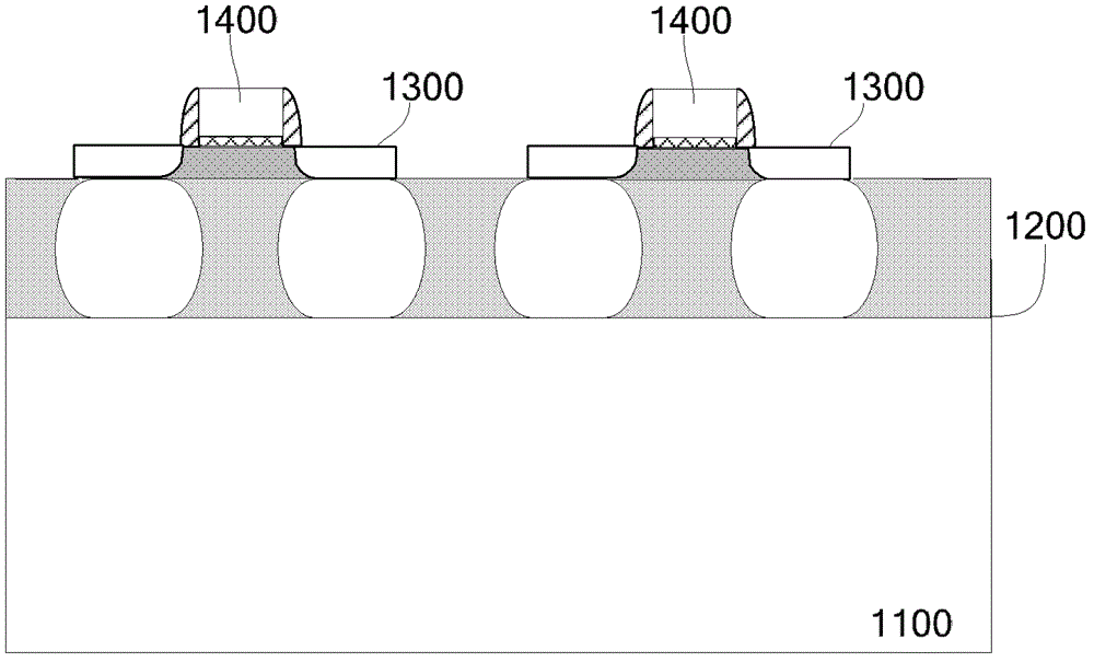 Semiconductor structure having suspended source and suspended drain, and formation method of semiconductor structure