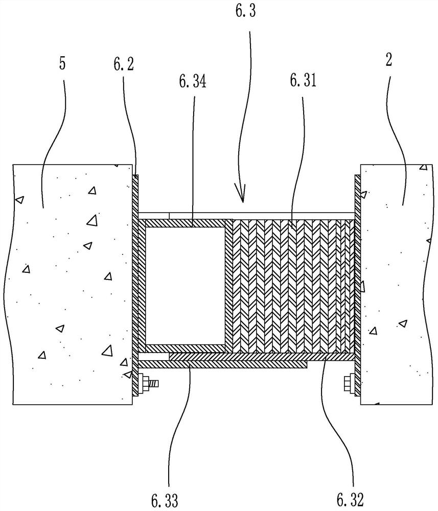 Double purlin concrete internal support system with deformation compensation device