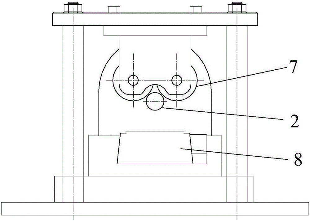 Character rolling device suitable for vibration reducer outer cylinder and vibration reducer outer cylinder character rolling method