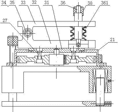 Optical axis fine tuning device and fine tuning method thereof