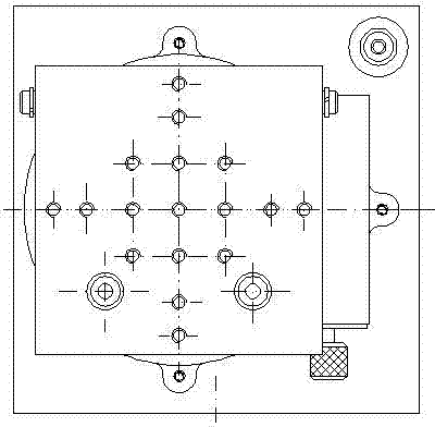 Optical axis fine tuning device and fine tuning method thereof