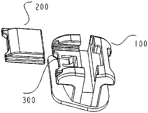 Self-ligating bracket