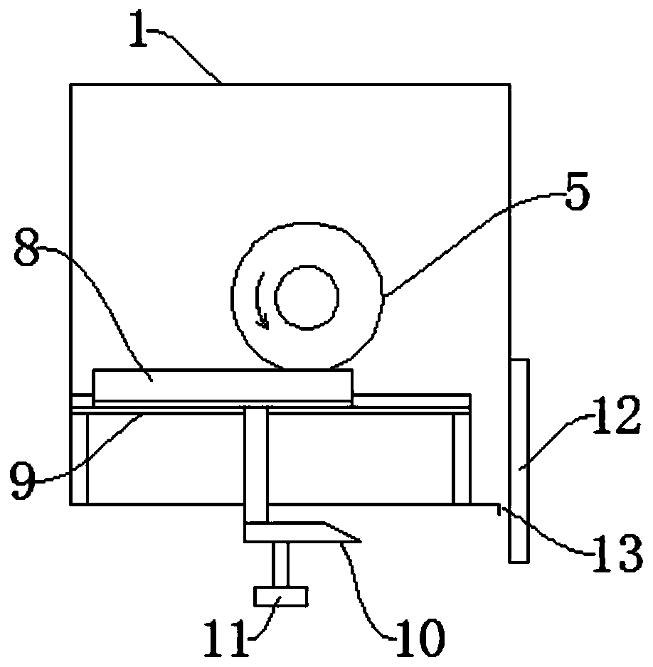 A wall-mounted paper roll that can automatically cut paper towels