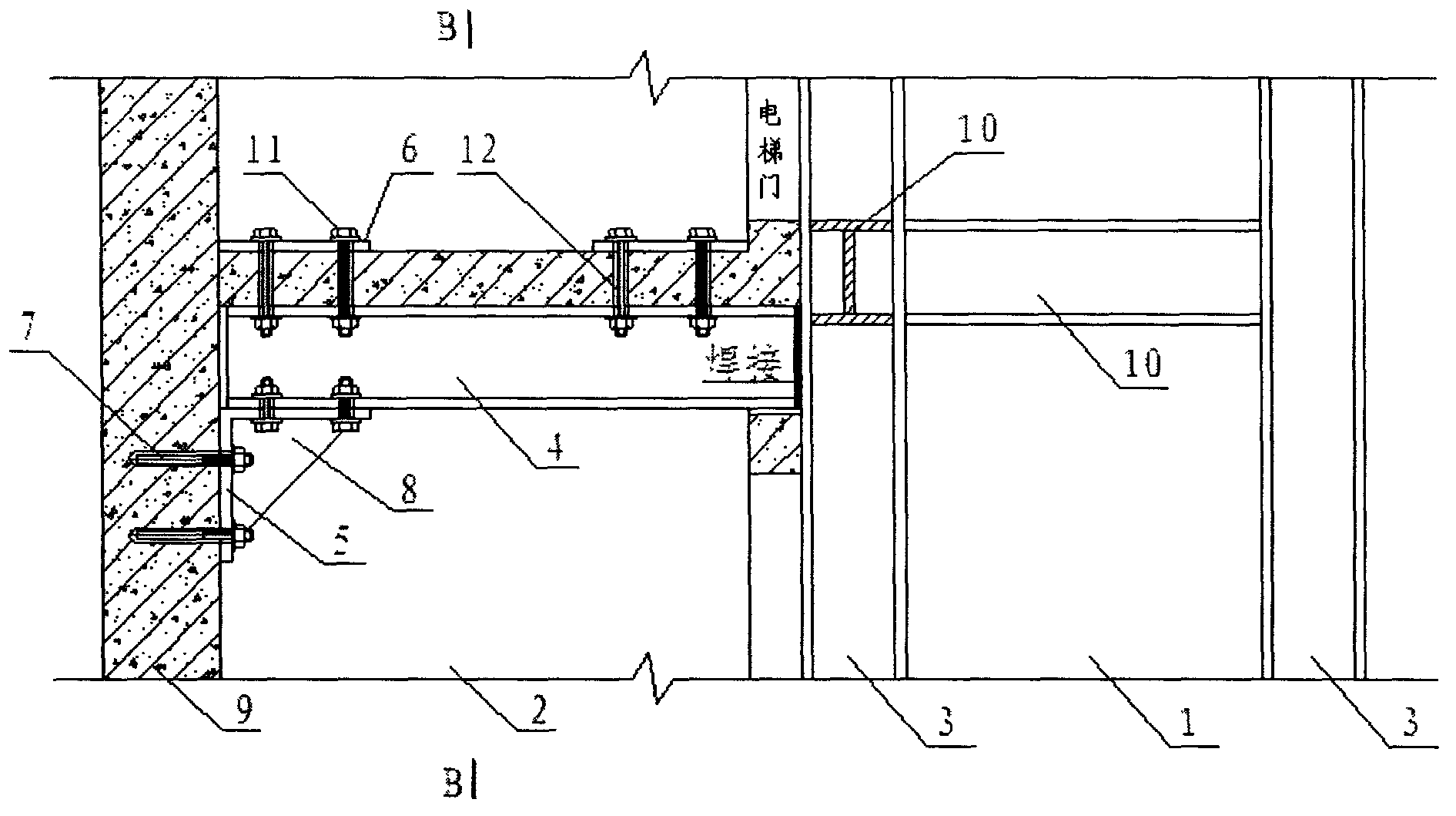 Gallery-type additional elevator structure for multi-storey dwelling and construction method thereof