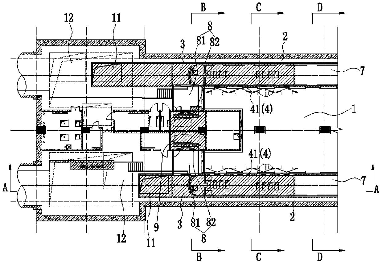 Subway train station and smoke exhaust method thereof