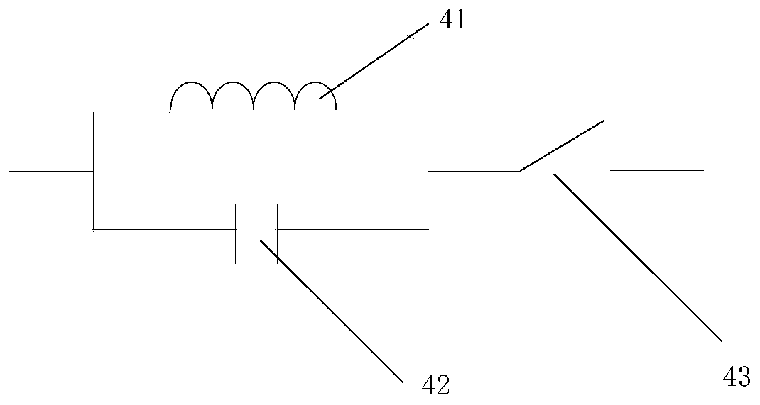 A charged ice-melting topological system based on resonant circuit and its ice-melting method